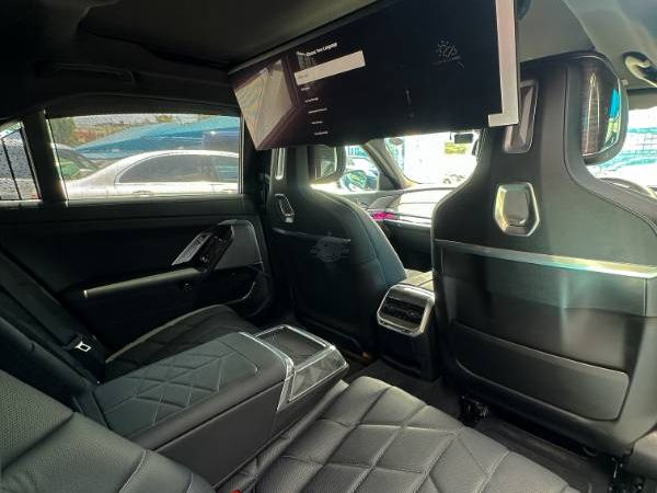 2023 BMW 740i
