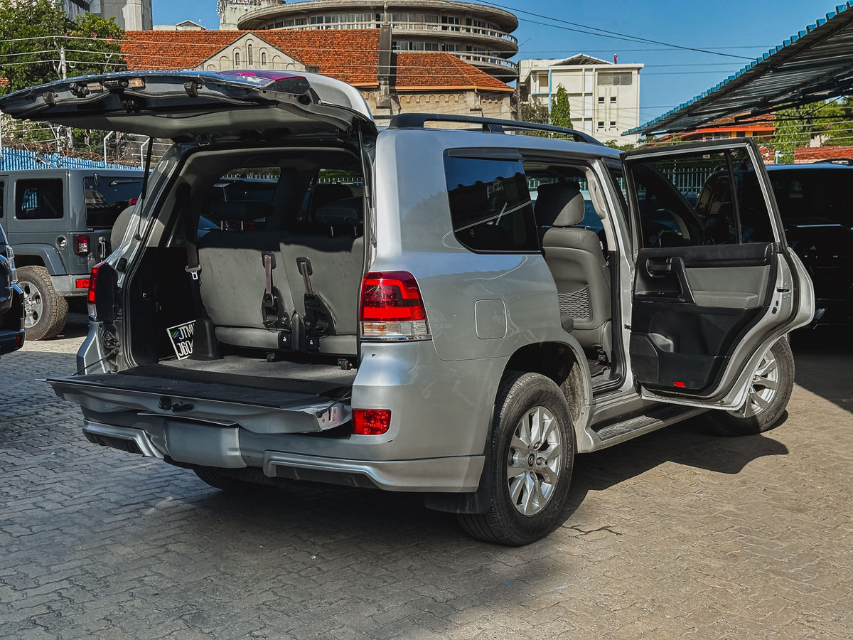 2016 Toyota Land Cruiser, photo 3