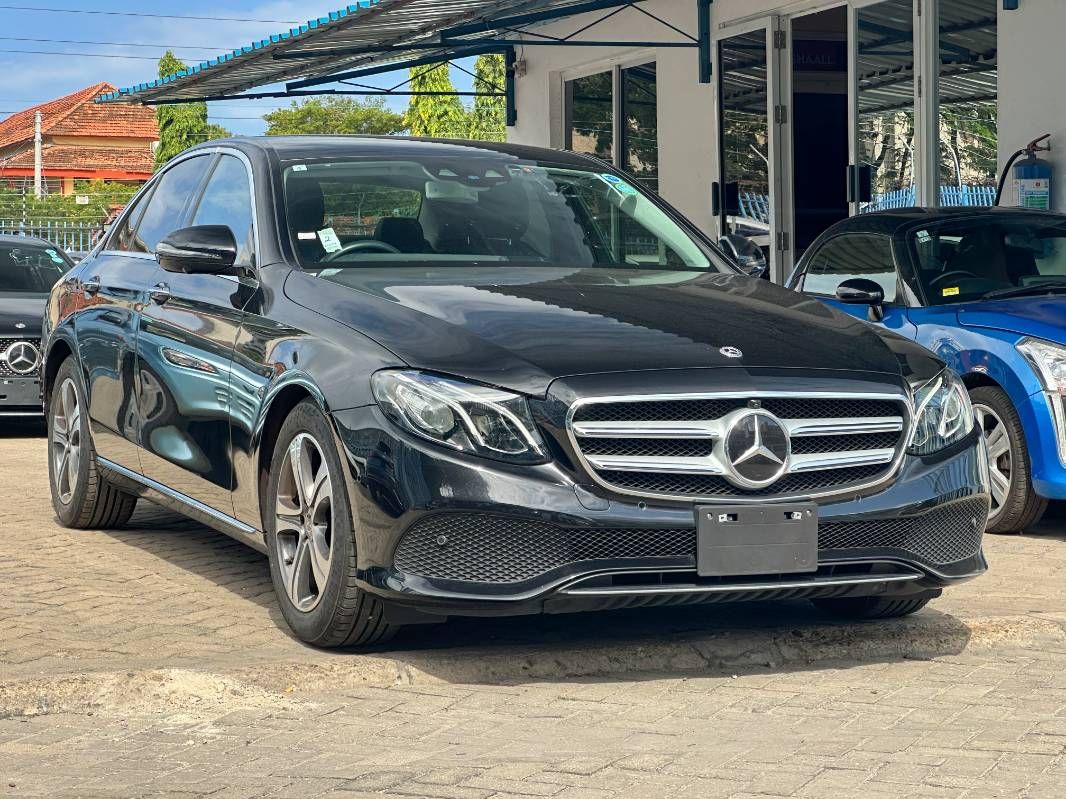 2019 Mercedes-Benz E220 in black, photo 7 of 12, for sale in Kenya (Ref M19-80629)