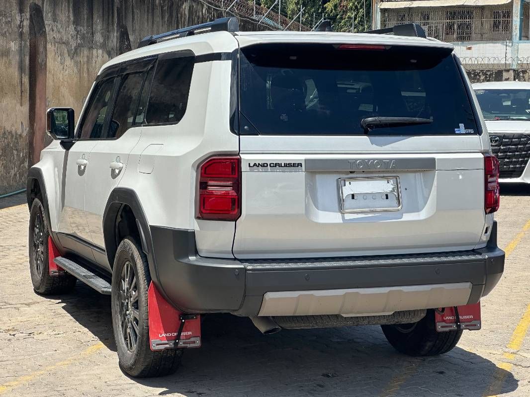 2024 Toyota Landcruiser 250 in pearl, photo 4 of 13, for sale in Kenya (Ref T24-13054)