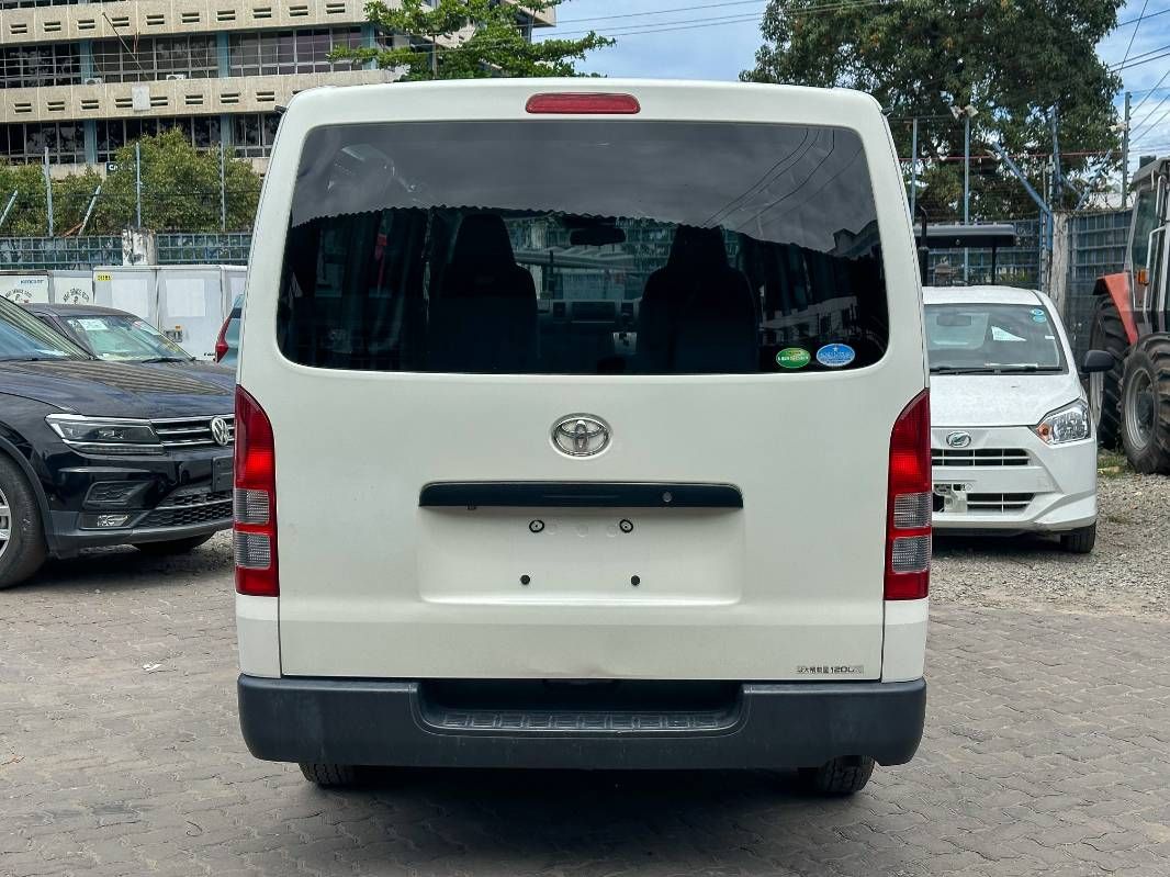 2019 Toyota Hiace, photo 3