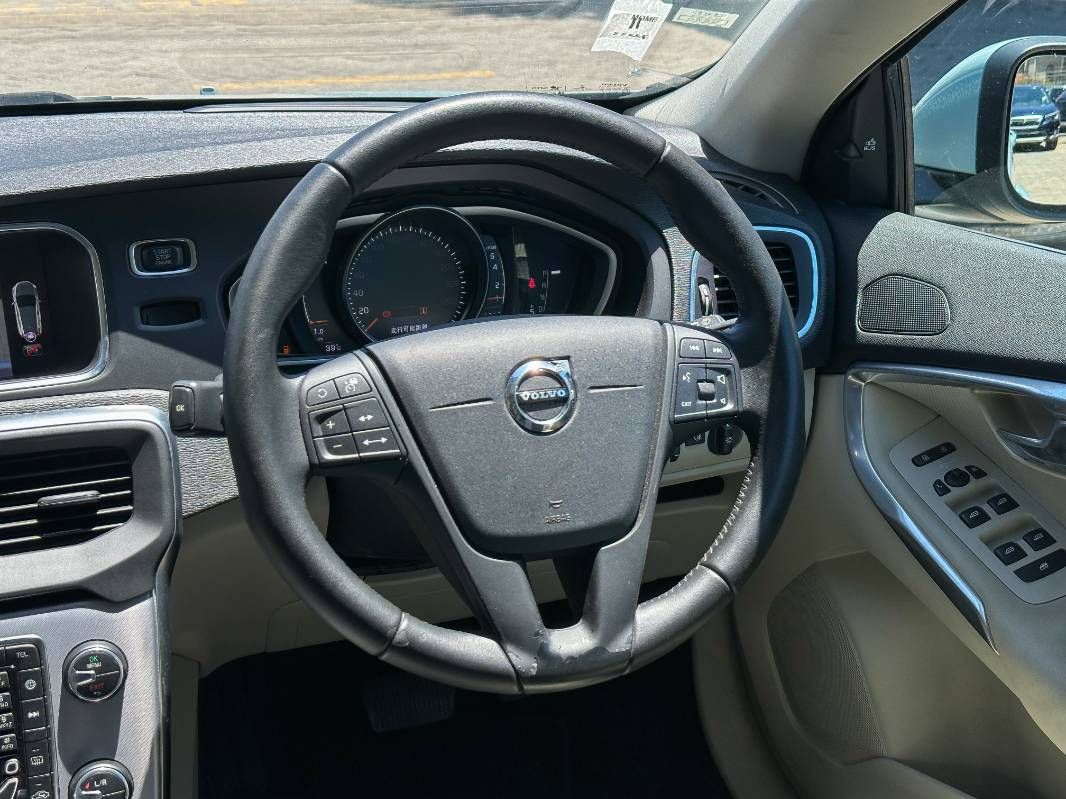 2019 Volvo V40