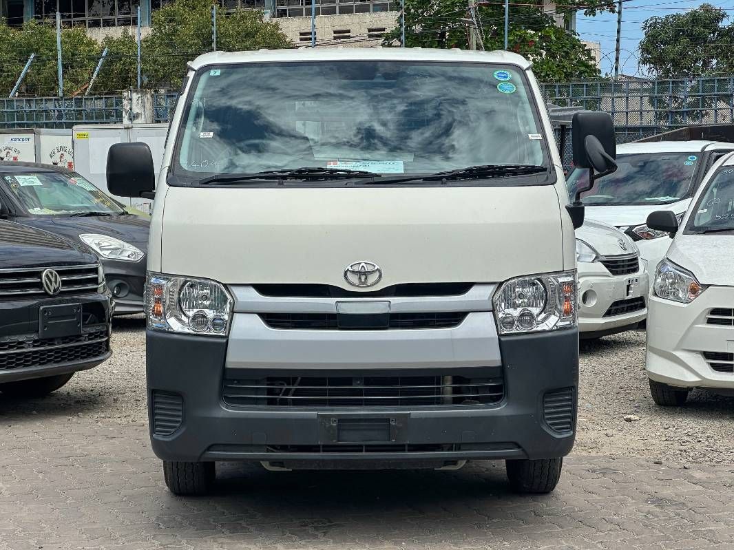 2019 Toyota Hiace, photo 1