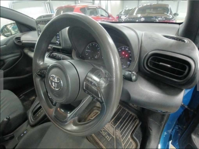 2021 Toyota Yaris in blue, photo 3 of 4, for sale in Kenya (Ref T21-42251)