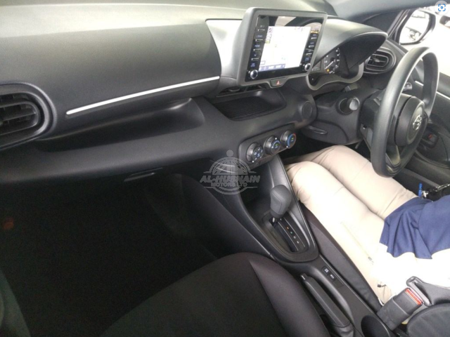 2020 Toyota Yaris in blue, photo 3 of 4, for sale in Kenya (Ref T20-07351)