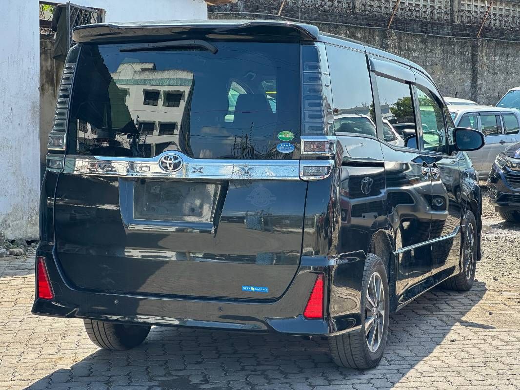 2019 Toyota Voxy