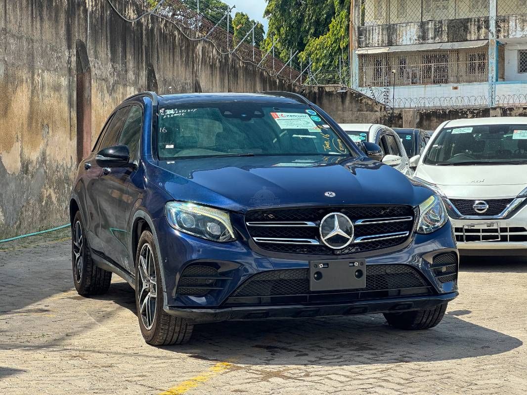 2019 Mercedes-Benz GLC220 in blue, photo 7 of 12, for sale in Kenya (Ref M19-35675)