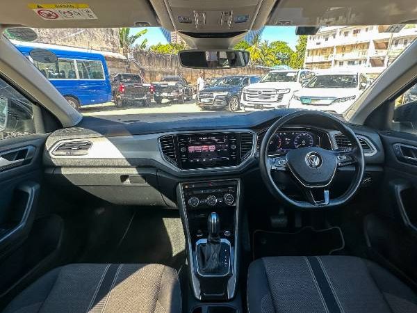 2020 Volkswagen T-Roc in pearl, photo 8 of 13, for sale in Kenya (Ref V20-59899)