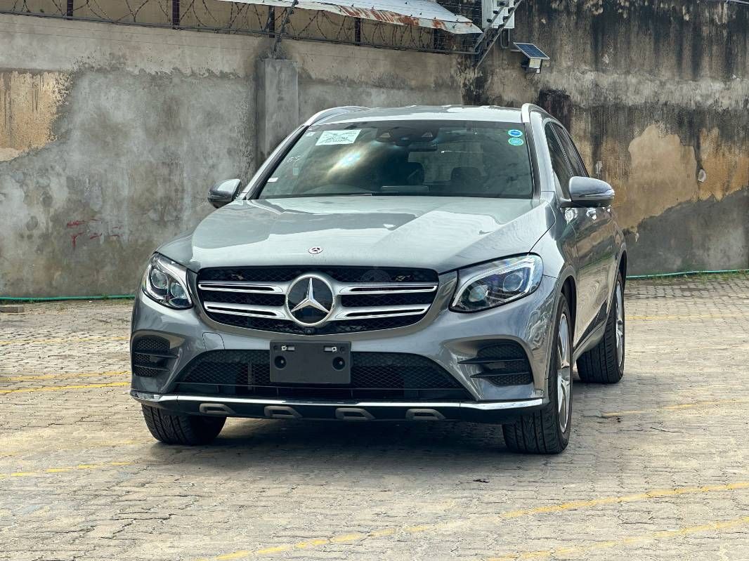 2019 Mercedes-Benz GLC200 in grey, photo 3 of 12, for sale in Kenya (Ref M19-82805)