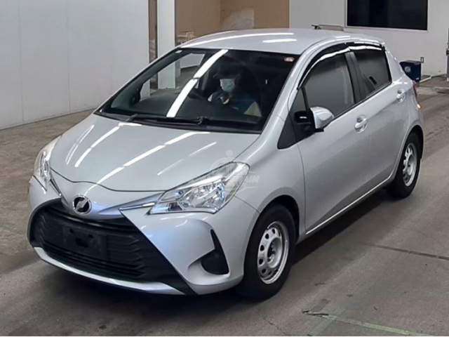 2019 Toyota Vitz in silver, photo 1 of 4, for sale in Kenya (Ref T19-04640)