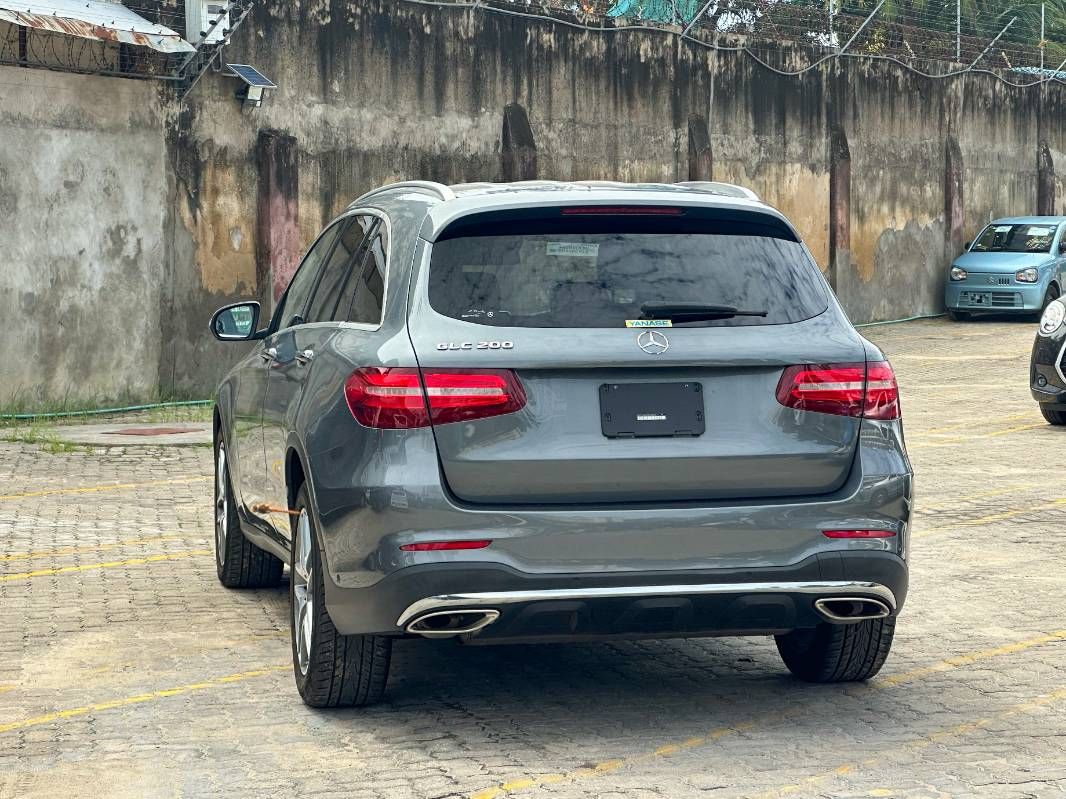 2019 Mercedes-Benz GLC200 in grey, photo 4 of 12, for sale in Kenya (Ref M19-82805)
