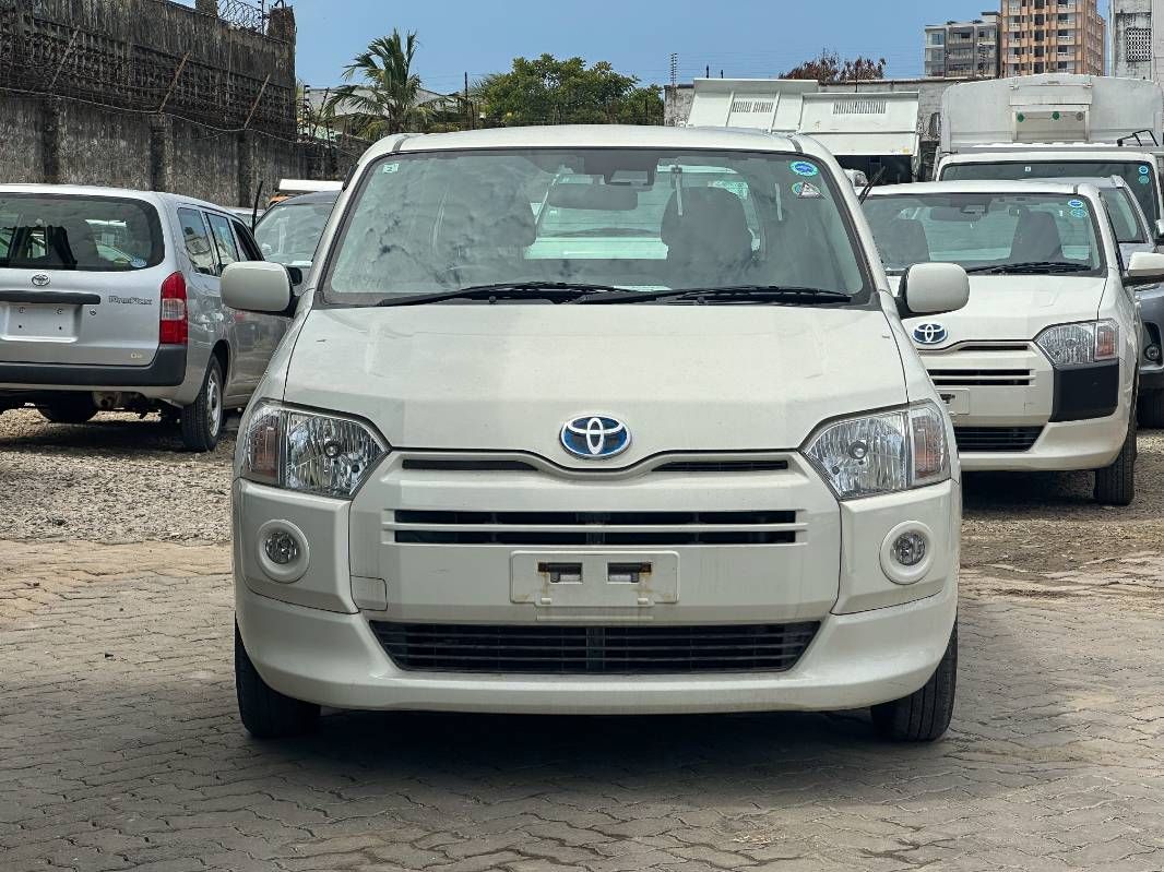 2019 Toyota Succeed, photo 1