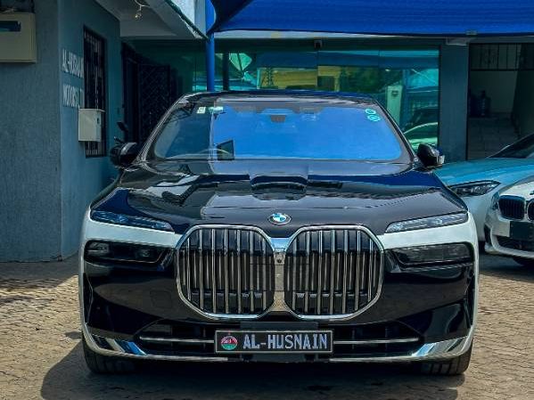 2023 BMW 740i