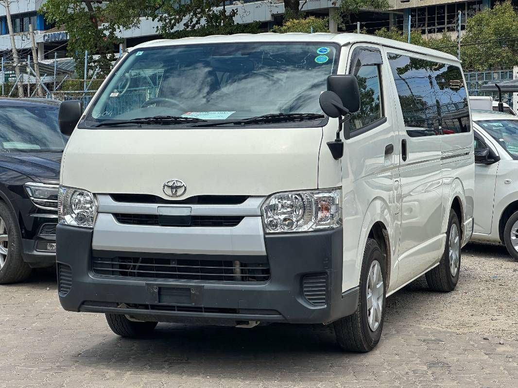 2019 Toyota Hiace, photo 2